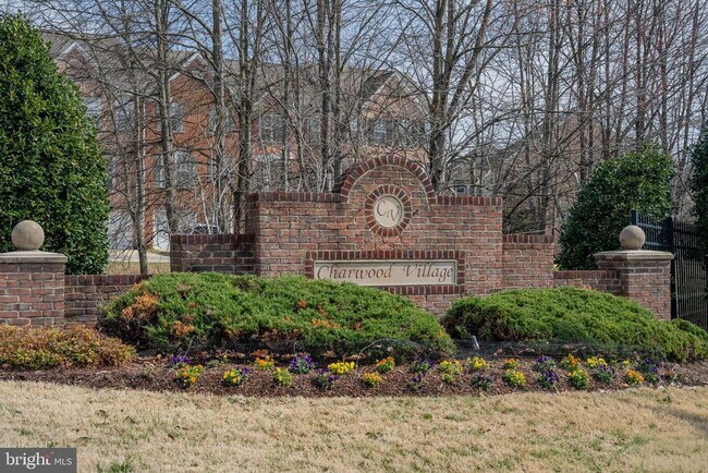 Building Photo - 735 Parev Way