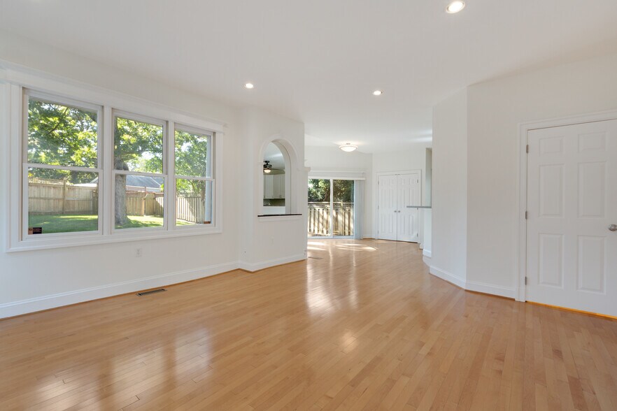 Building Photo - 1806 N Danville St