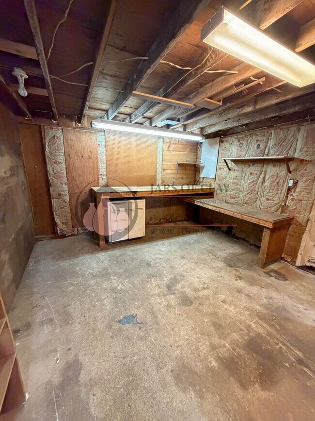 Building Photo - Hubbard Home with 2-Bay Shop, Office, & Massive Yard!