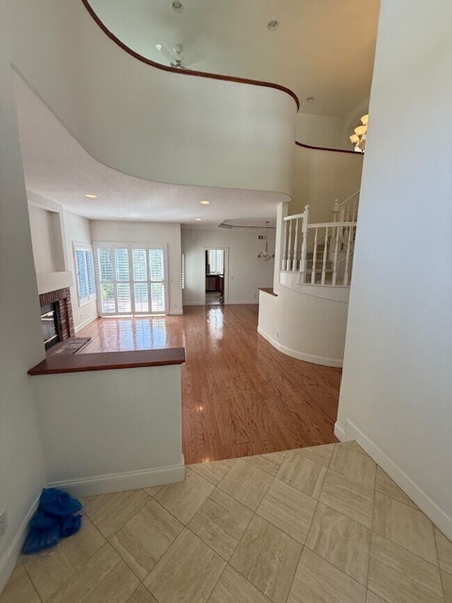 Building Photo - Over 3000 sq feet in Trabuco Canyon