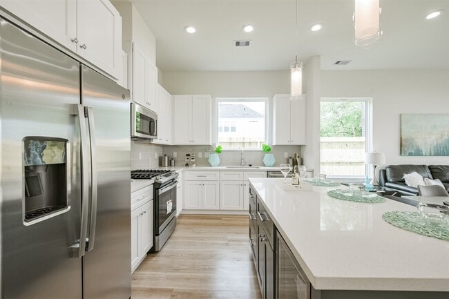 Building Photo - 5630 Balbo St