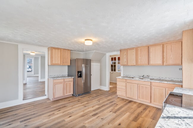 Building Photo - 319 Montague St