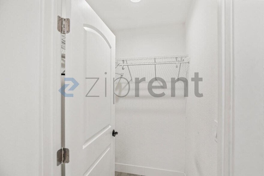 Building Photo - 34497 Salinas Pl