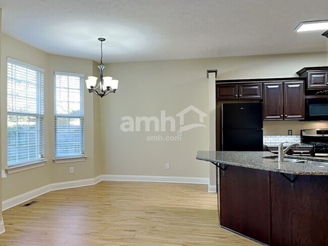 Building Photo - 824 Daybreak Dr