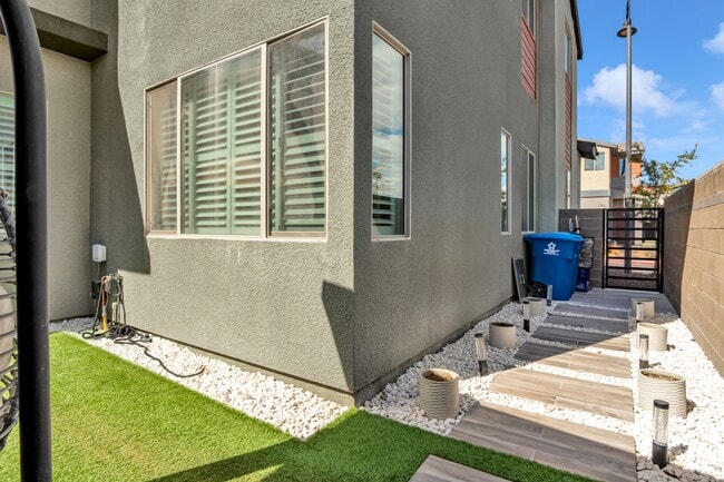 Building Photo - 3193 Centano Ave