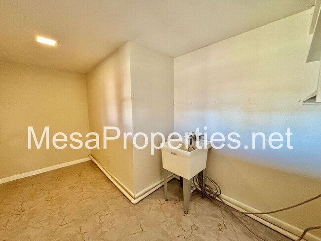 Building Photo - 9964 Arroyo Ave