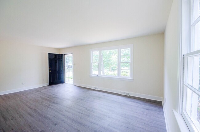 Building Photo - 913 Ironington Rd