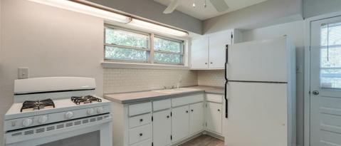Building Photo - 2442 Oates Dr