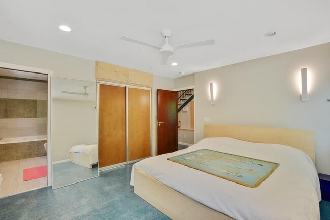 Building Photo - 2410 Bryan St