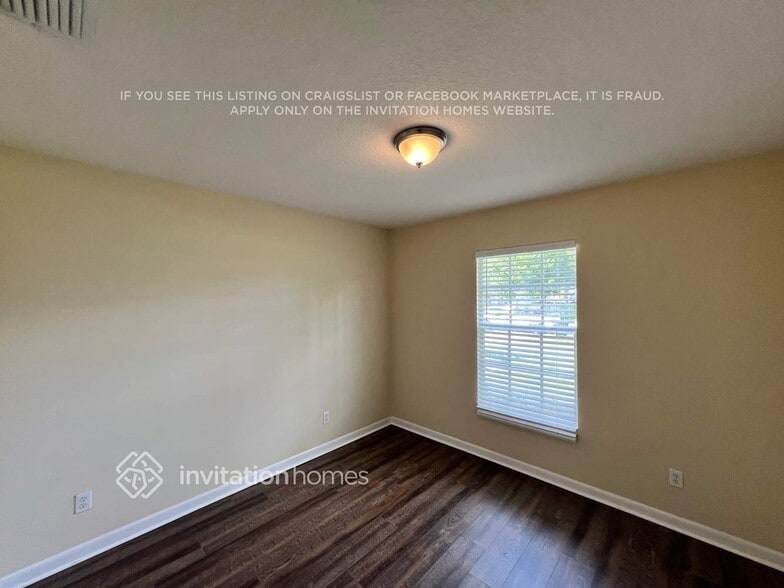 Building Photo - 1318 SW Bartell Ave