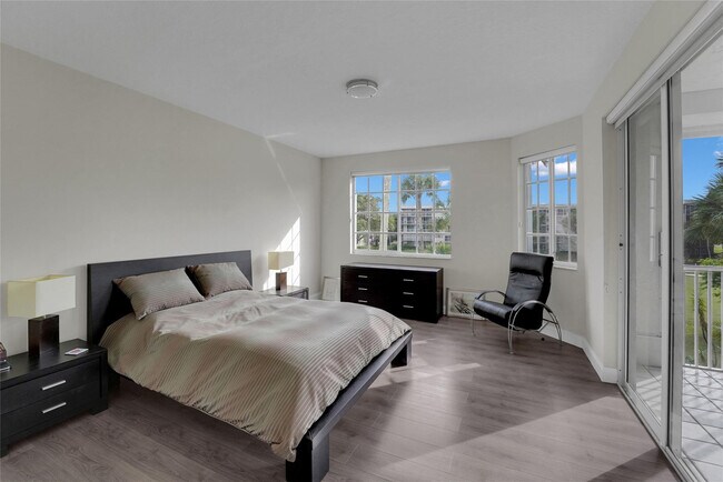 Building Photo - 4108 W Palm Aire Dr