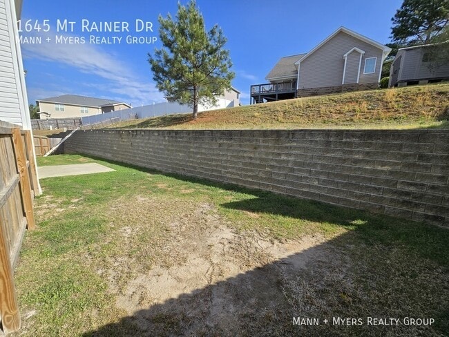 Building Photo - 1645 Mount Rainer Dr