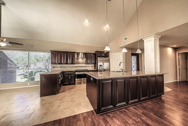 Building Photo - 2303 Cherry Bend Dr