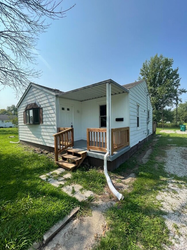 Building Photo - Updated 2BD/1BA