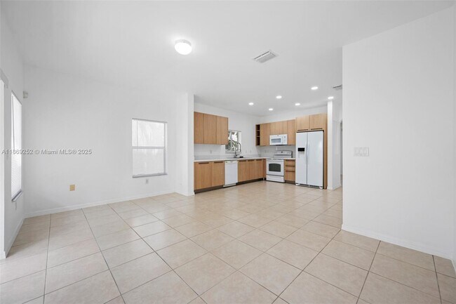Building Photo - 3019 NW 30th Ave