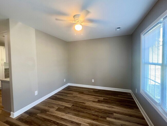 Building Photo - 317/319 E. GILBREATH STREET