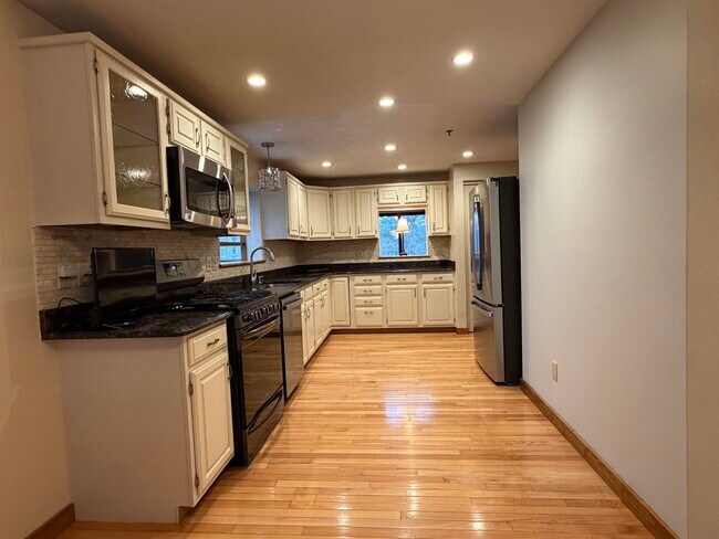 Building Photo - 17 Bayberry Dr