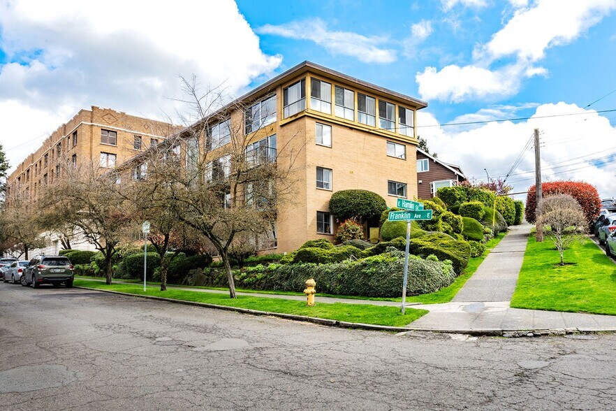 Primary Photo - Hamlin Place