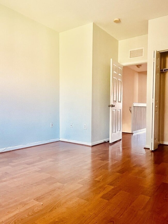 Building Photo - 521 Princess Dr