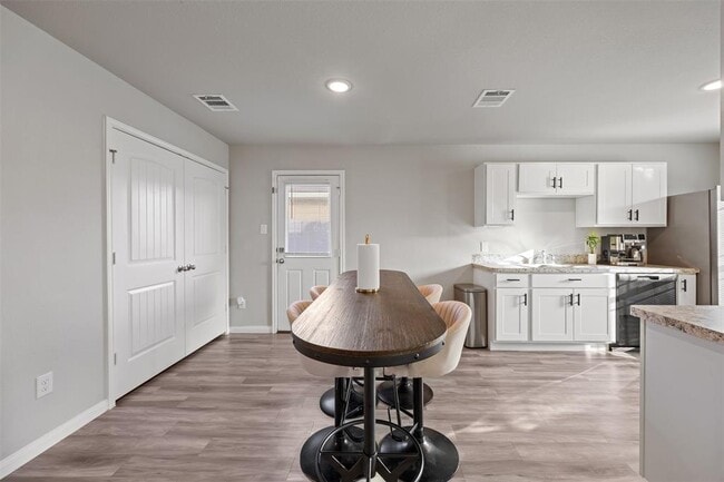Building Photo - 2849 Golf Crest Dr