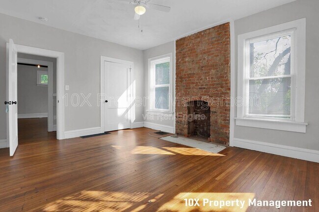 Building Photo - 382 Carpenter St