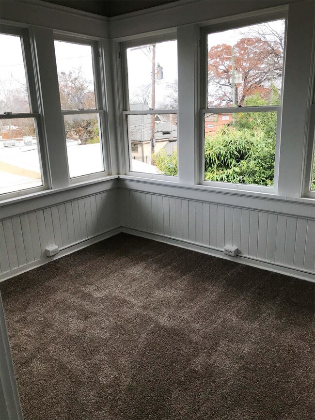 Building Photo - 819 29th St S