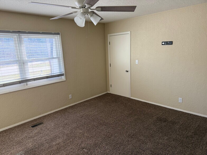 Building Photo - 2575 N Old Highway 41