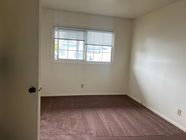 Building Photo - 2310 Pontoni