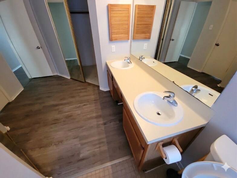 Building Photo - 6301 Fairlane Dr