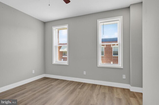 Building Photo - 2422 S Iseminger St