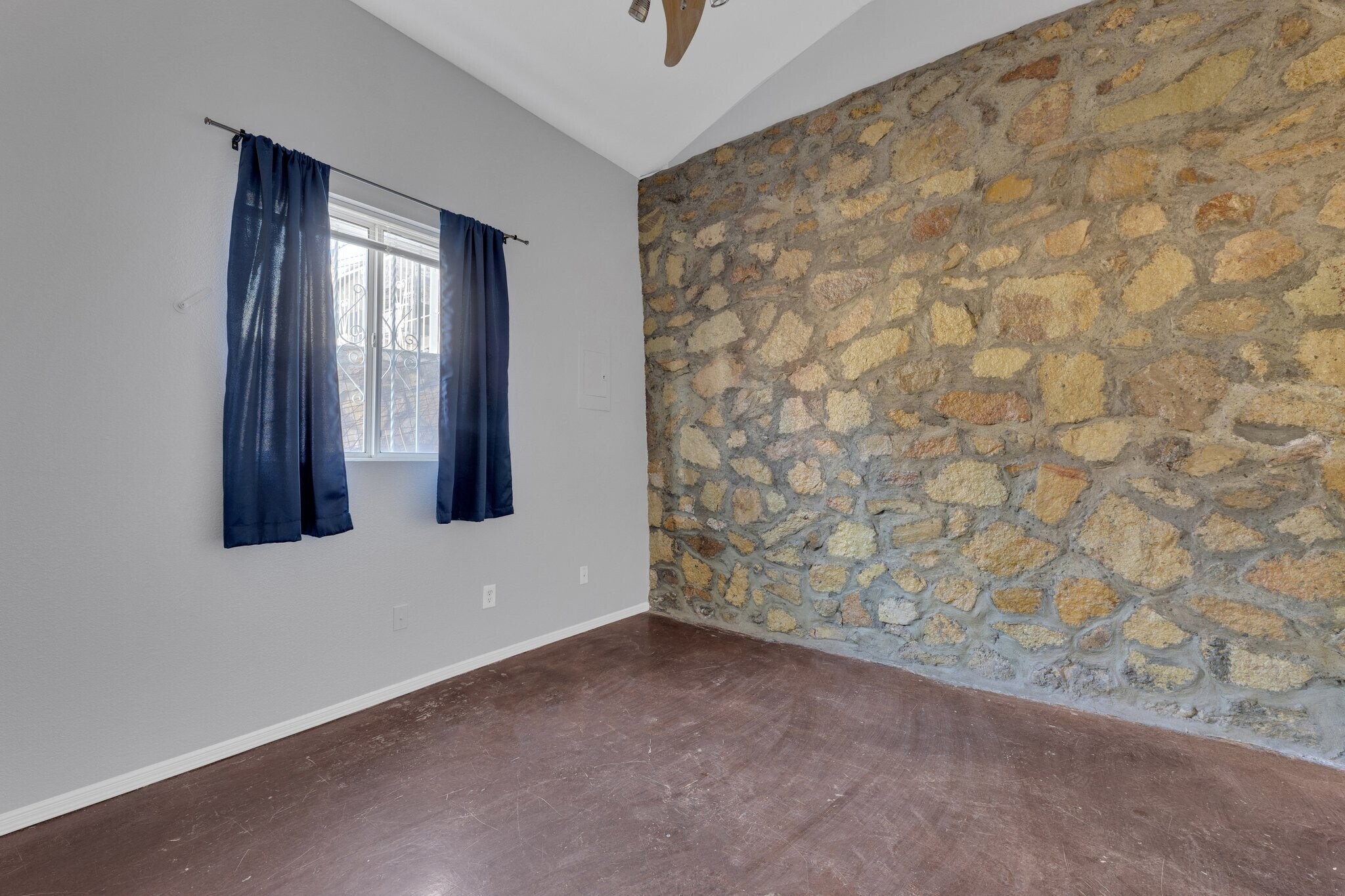 Building Photo - 1127 N El Paso St