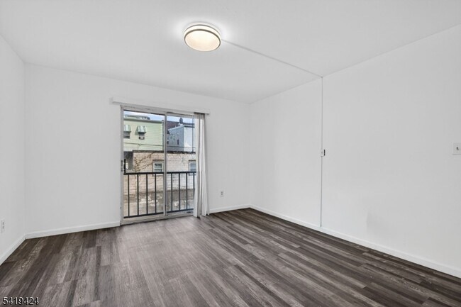 Building Photo - 485 Broadway