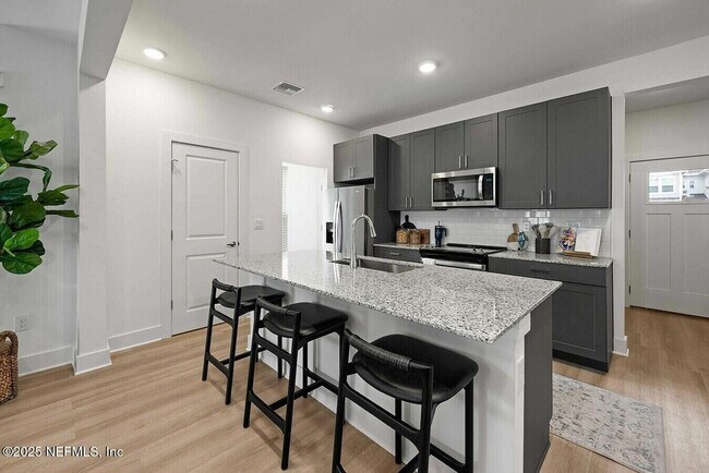 Building Photo - 3730 Dupont Ave