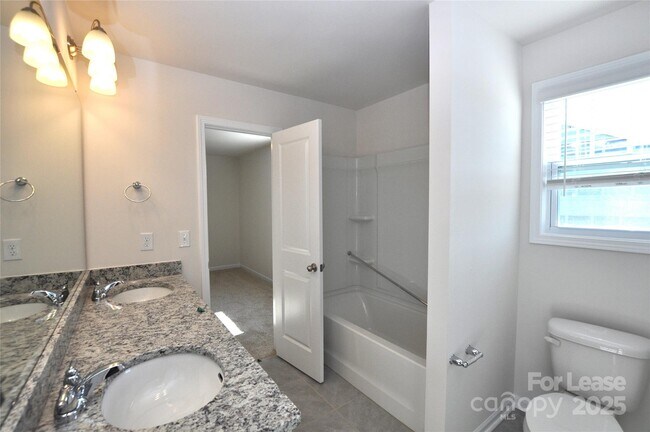 Building Photo - 8007 Oakmere Rd