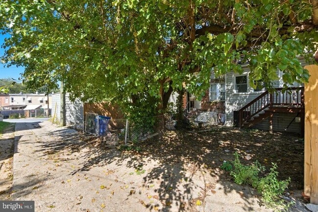 Building Photo - 809 Pontiac Ave