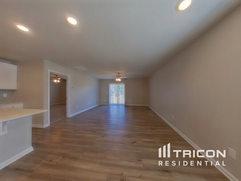 Building Photo - 2153 Trollinger Dr
