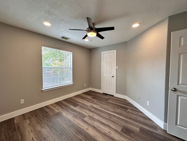 Building Photo - 46 Summer Haze Cir