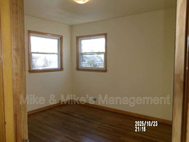 Building Photo - 4926 N 54th St