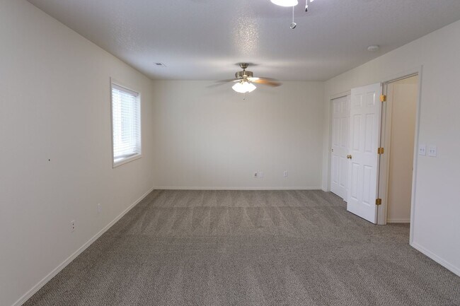 Building Photo - ***REST OF DECEMBER FREE***? Your Dream Rental: Large, Serene Home with Fenced Yard?