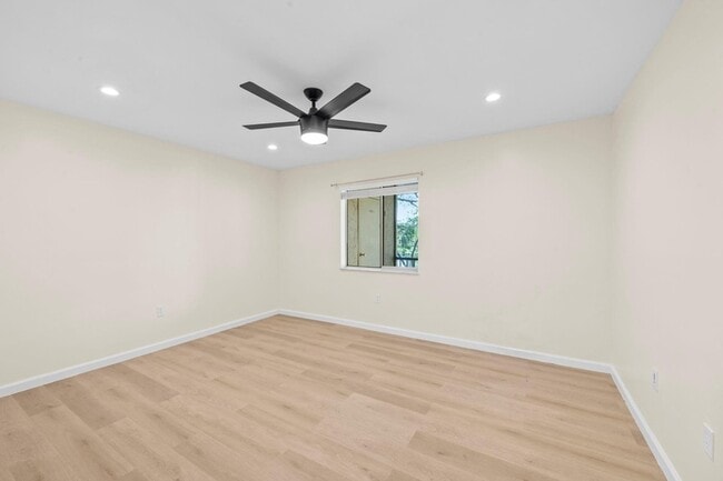 Building Photo - 830 SW 9th St Cir