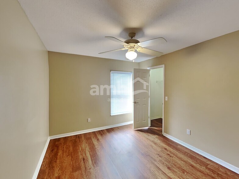 Building Photo - 919 Park Valley Cir