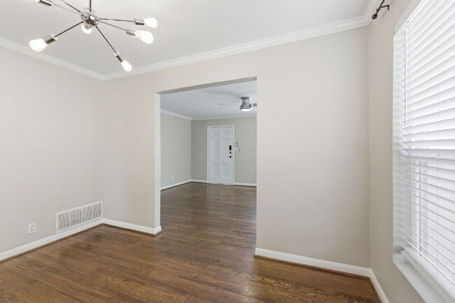 Building Photo - "Picture-perfect 2-1 with Updated Touches, a Cozy Backyard, and Prime Location near Downtown!"