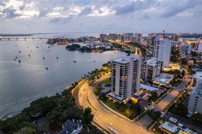 Building Photo - 770 S Palm Ave