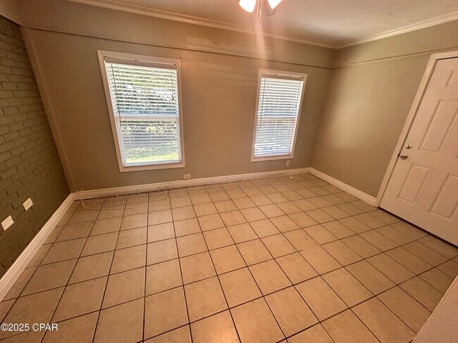 Building Photo - 16238 E Lullwater Dr