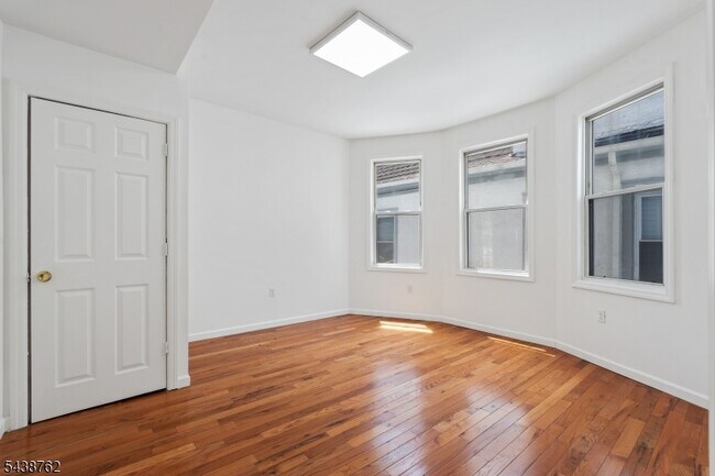 Building Photo - 1043 Hunterdon St
