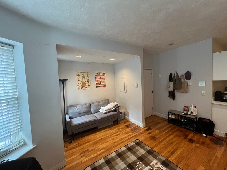 Building Photo - 41 Symphony Rd