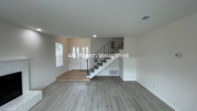 Building Photo - Martinez Beautiful fully remodeled 3 bedro...