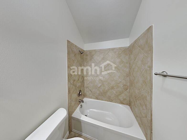 Building Photo - 30919 Blue Ridge Park Ln
