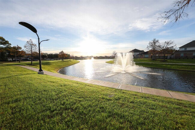 Building Photo - 15410 Redbud Dale Ct