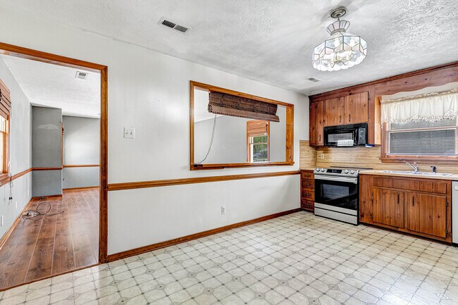 Building Photo - 421 Evanrude Ln